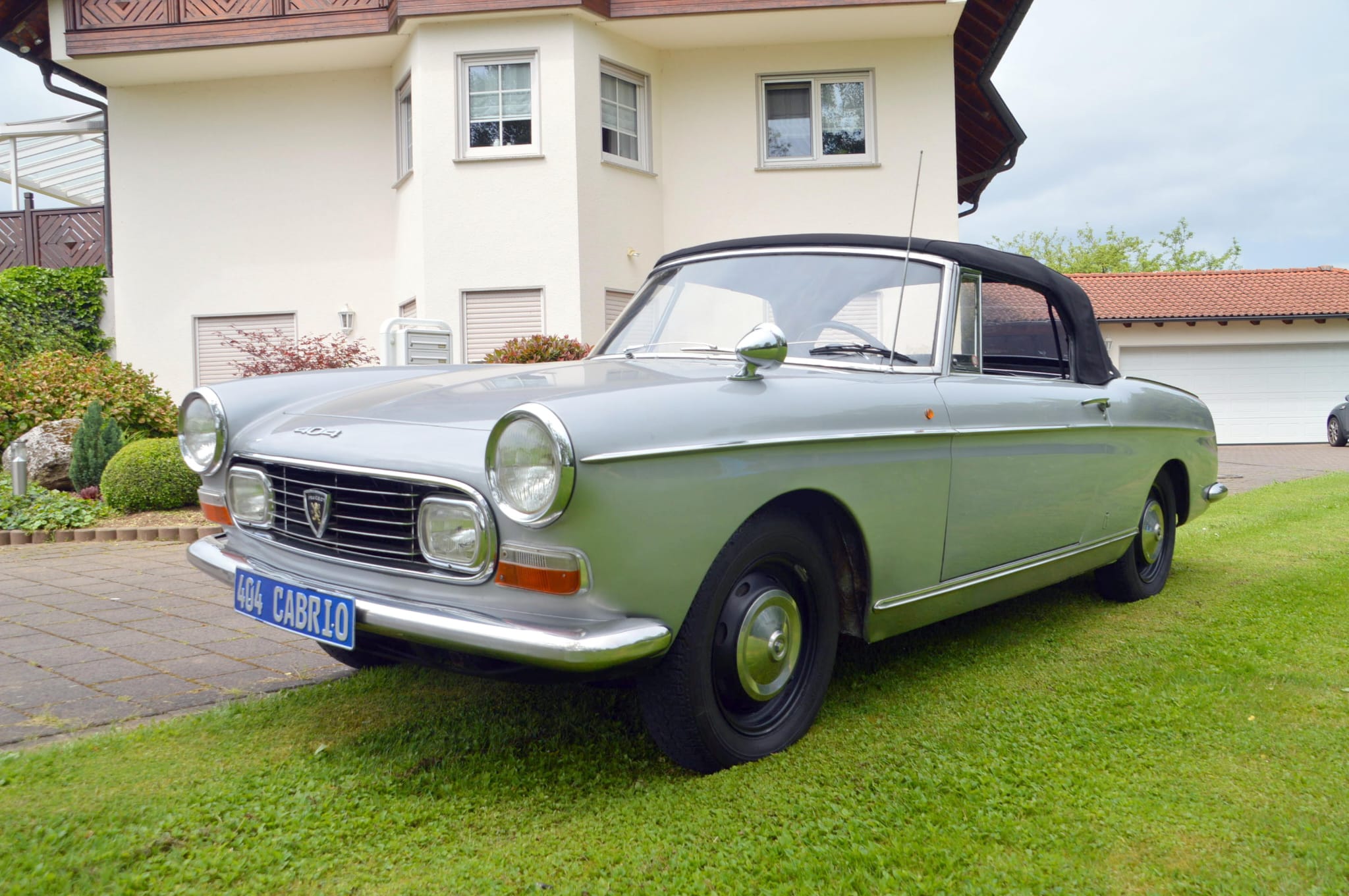 Bild von Französische Lebensart: Peugeot 404 Cabrio