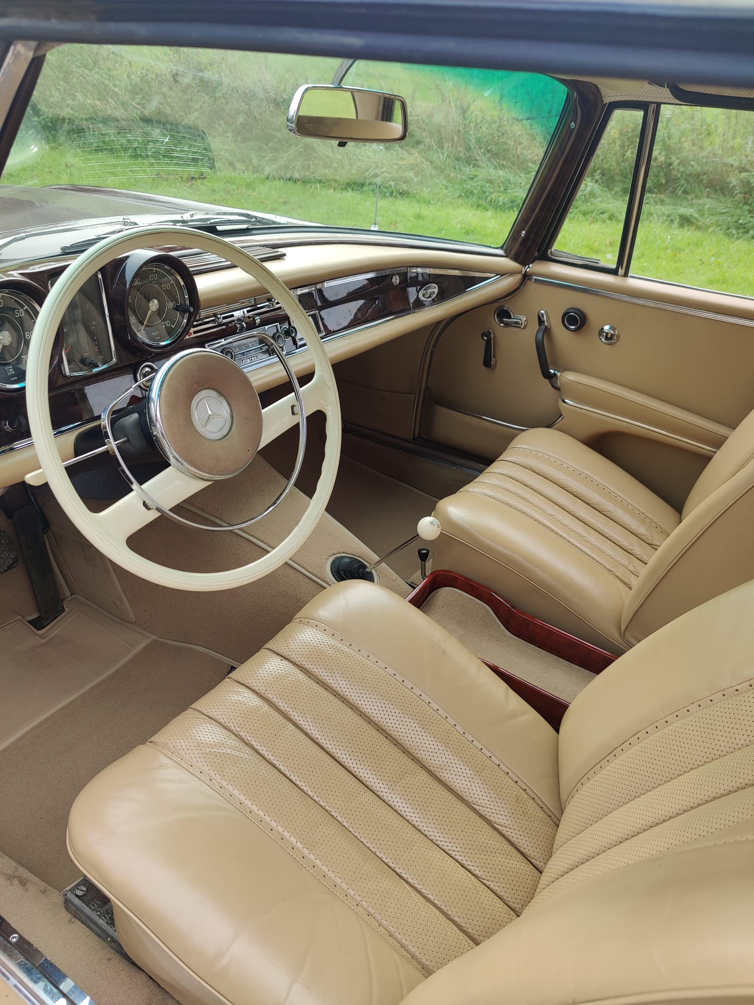 ein echtes Schmuckstück:  220SE (W111) Baujahr 1964 mit weitgehend originaler Substanz